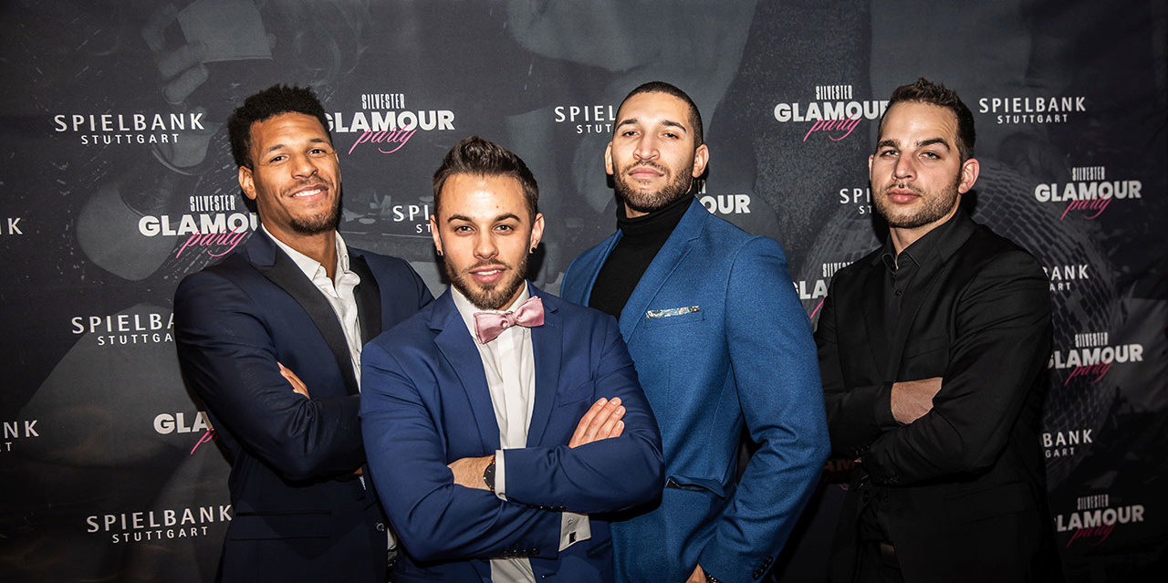 Party people vor Pressewand, Silvester Glamour Party, Casino Stuttgart