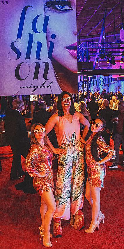 Künstler posieren an der Fashion Night in der Spielbank Stuttgart