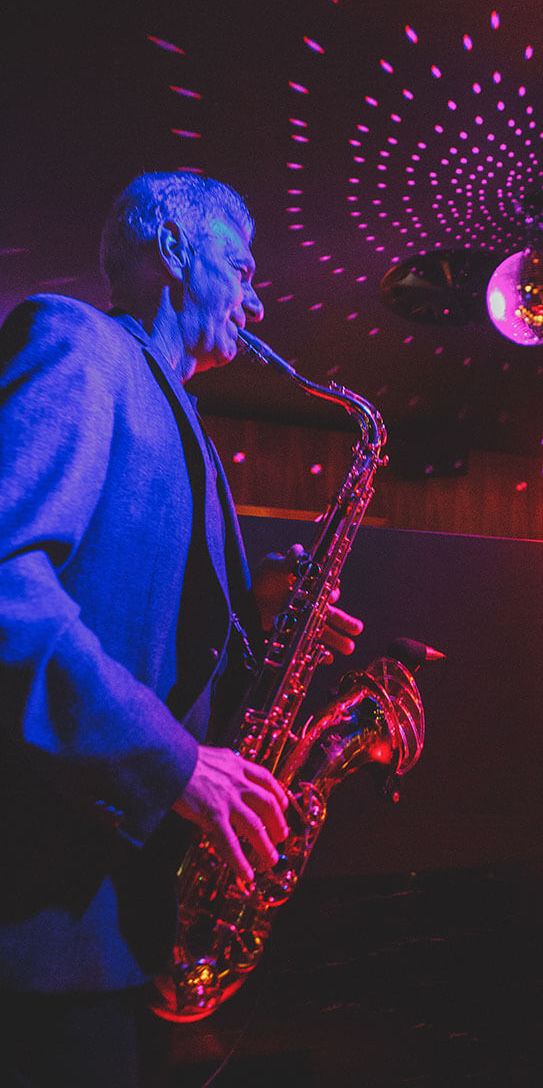 Saxophon Spieler im THE NEW GRACE beim Event Bar Lovers